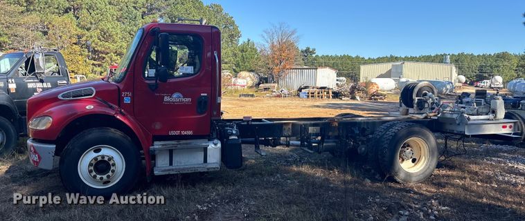 image for item EC3901 2015 Freightliner M2 truck cab and chassis