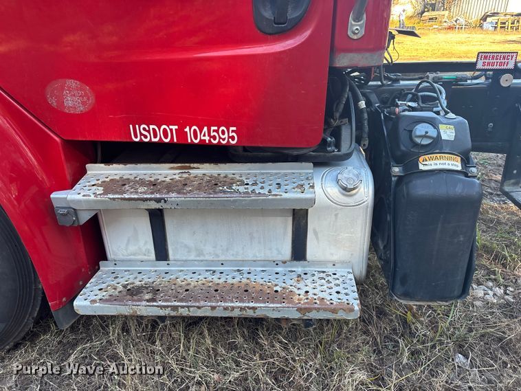 image for item EC3901 2015 Freightliner M2 truck cab and chassis