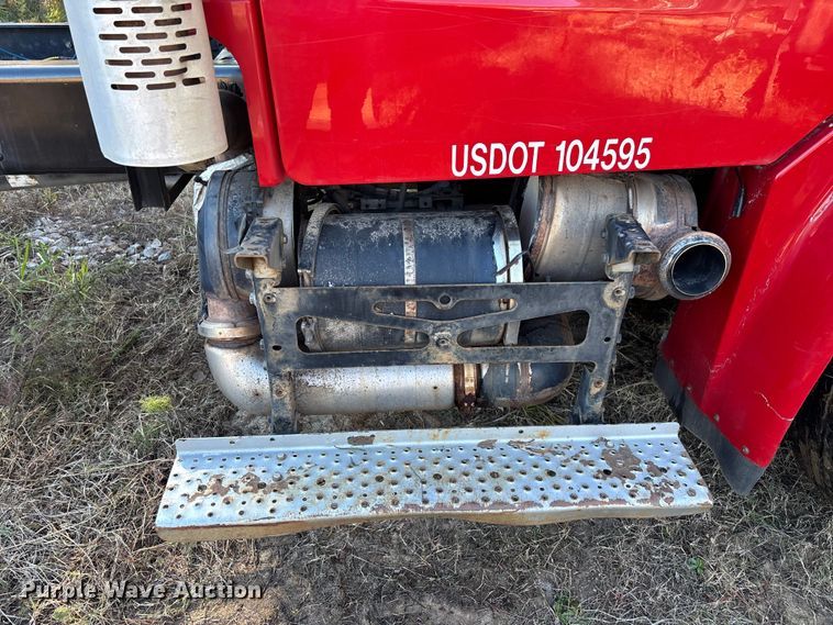 image for item EC3901 2015 Freightliner M2 truck cab and chassis