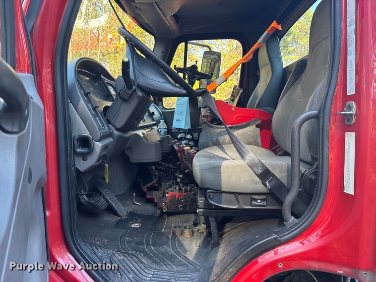 image for item EC3901 2015 Freightliner M2 truck cab and chassis