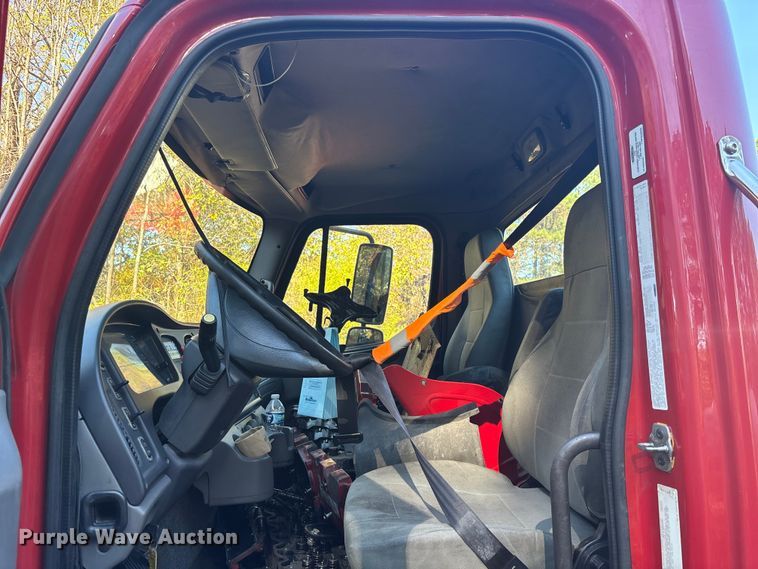 image for item EC3901 2015 Freightliner M2 truck cab and chassis
