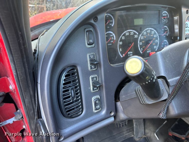 image for item EC3901 2015 Freightliner M2 truck cab and chassis