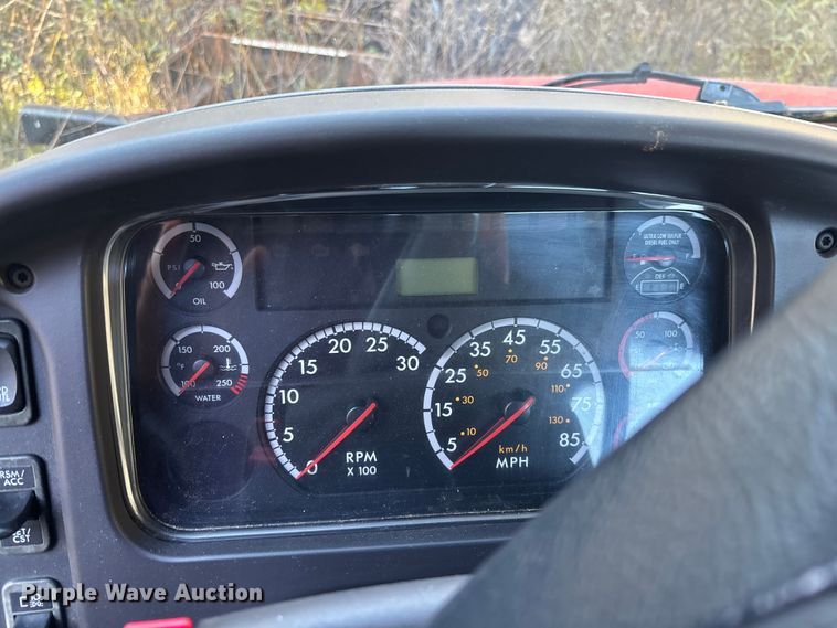 image for item EC3901 2015 Freightliner M2 truck cab and chassis