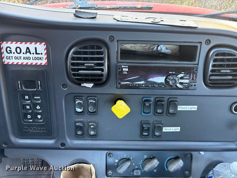 image for item EC3901 2015 Freightliner M2 truck cab and chassis