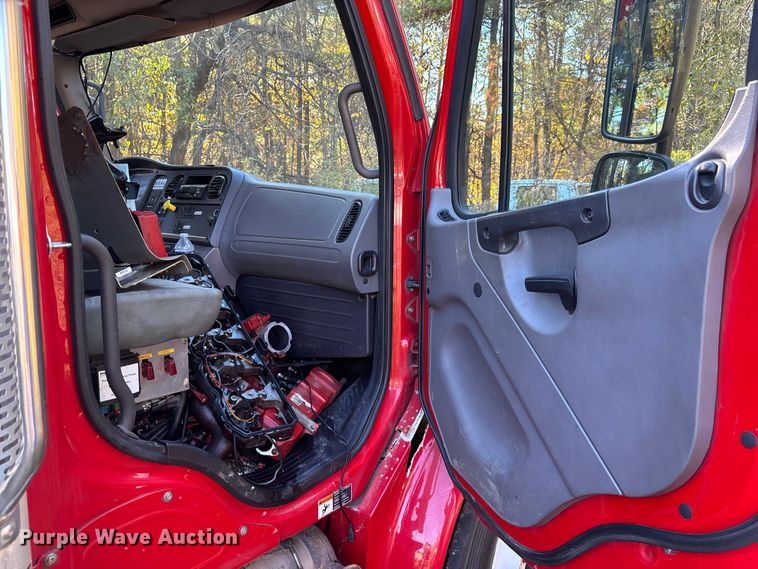 image for item EC3901 2015 Freightliner M2 truck cab and chassis