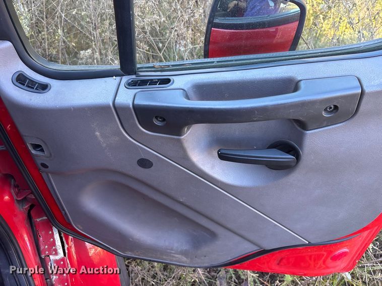 image for item EC3901 2015 Freightliner M2 truck cab and chassis