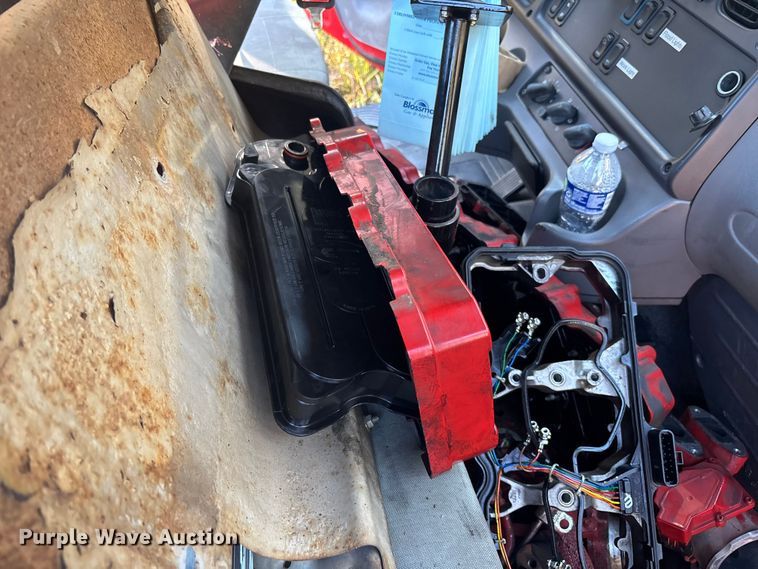 image for item EC3901 2015 Freightliner M2 truck cab and chassis