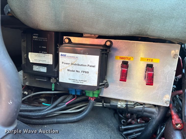 image for item EC3901 2015 Freightliner M2 truck cab and chassis