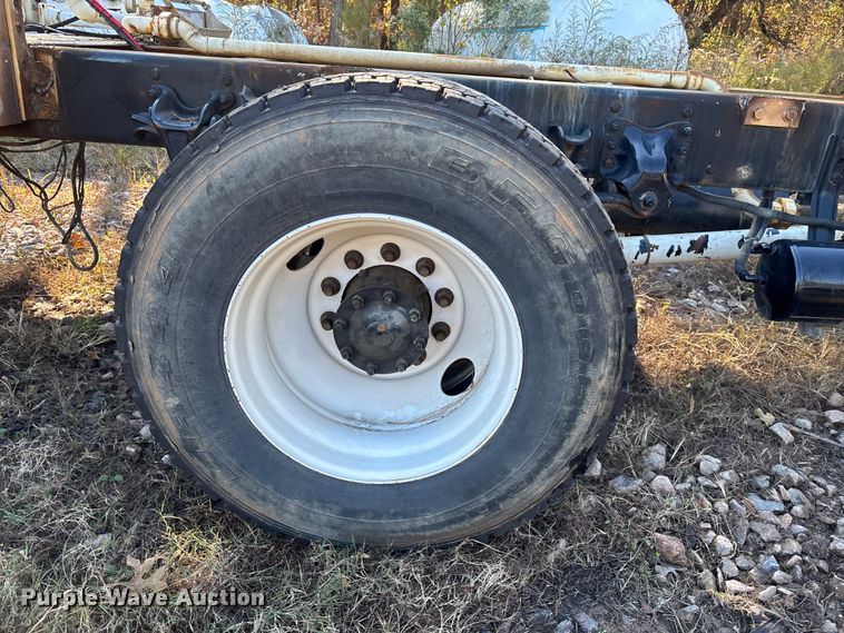 image for item EC3901 2015 Freightliner M2 truck cab and chassis