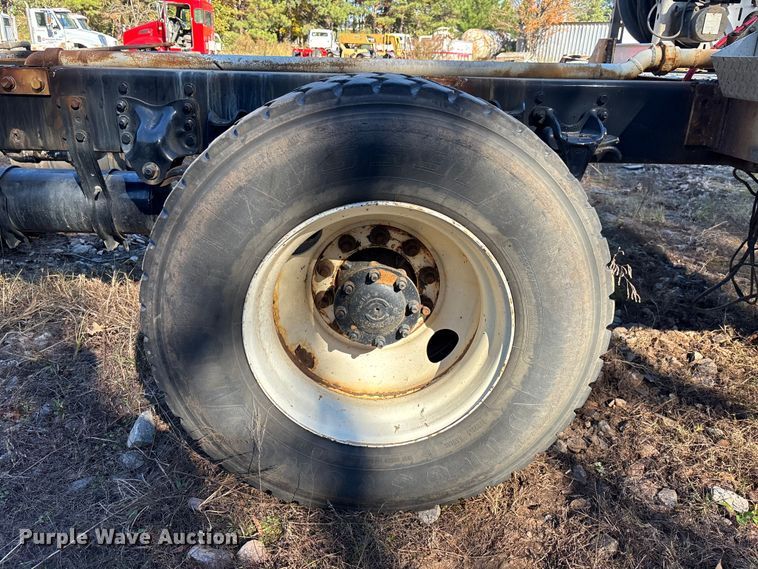 image for item EC3901 2015 Freightliner M2 truck cab and chassis