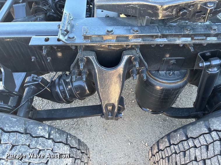 image for item EC3904 2020 International LT625 semi truck