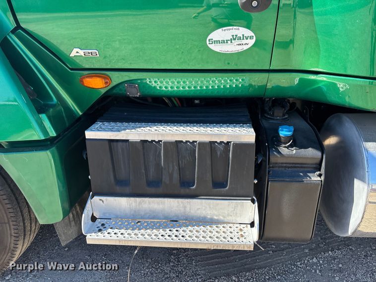 image for item EC3904 2020 International LT625 semi truck