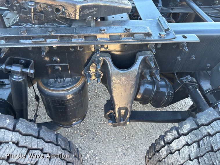 image for item EC3904 2020 International LT625 semi truck