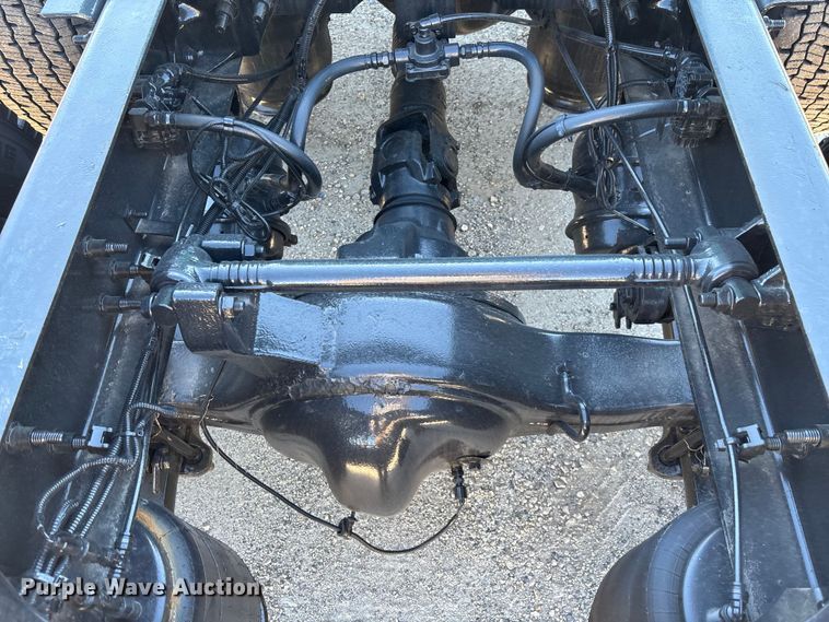 image for item EC3904 2020 International LT625 semi truck