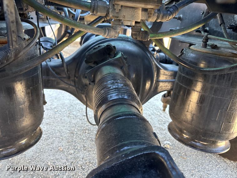 image for item EC3904 2020 International LT625 semi truck