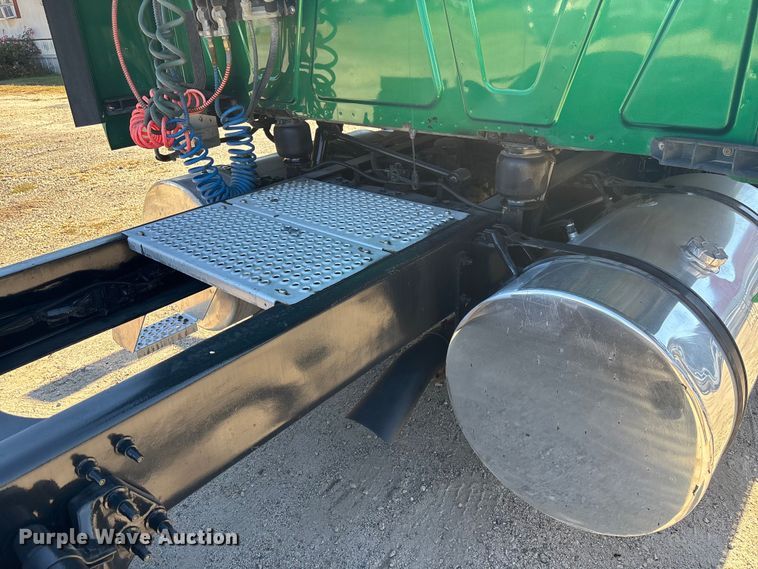 image for item EC3904 2020 International LT625 semi truck