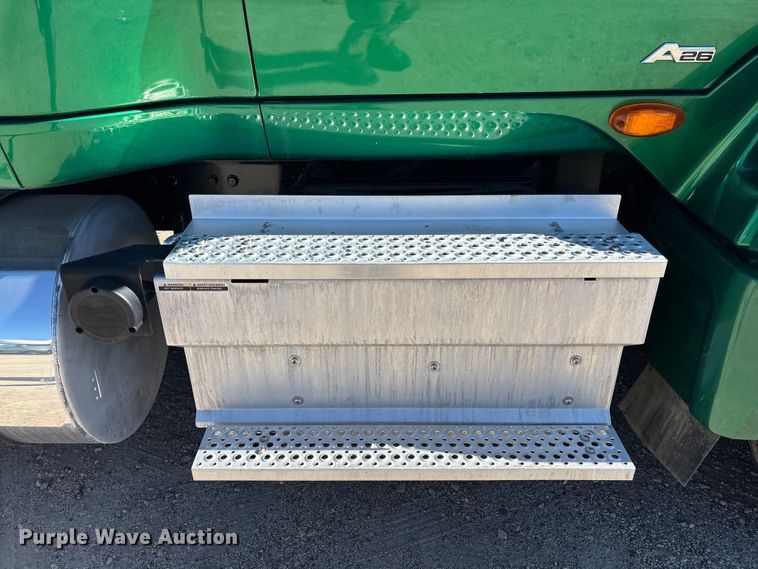 image for item EC3904 2020 International LT625 semi truck