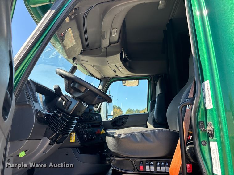 image for item EC3904 2020 International LT625 semi truck