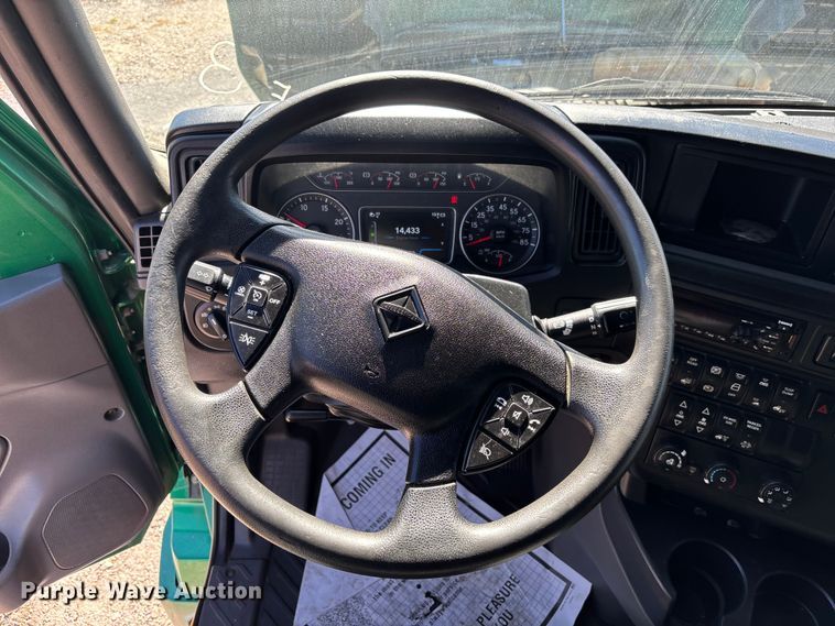 image for item EC3904 2020 International LT625 semi truck