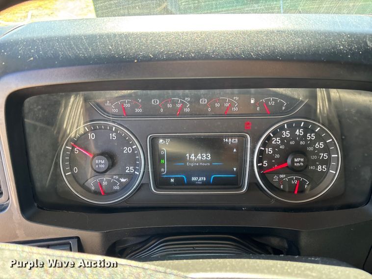 image for item EC3904 2020 International LT625 semi truck