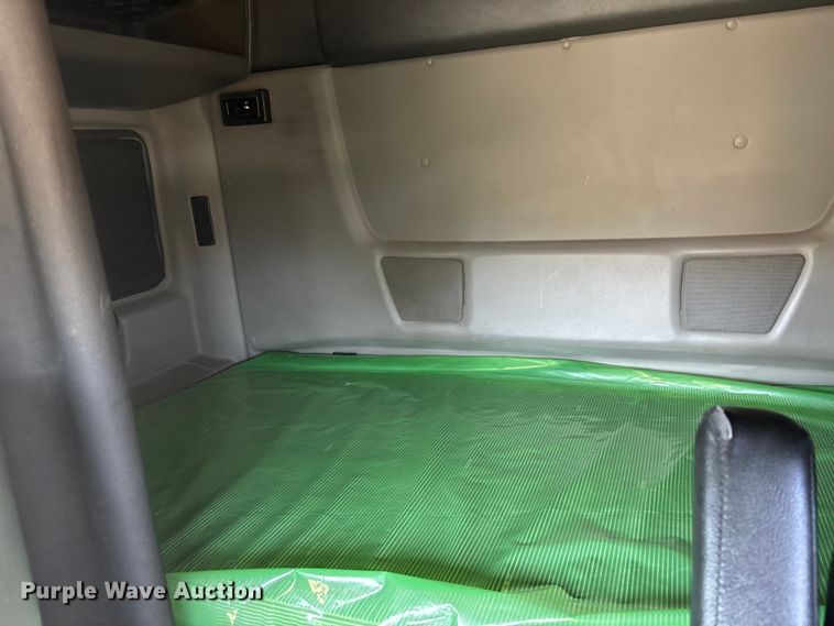 image for item EC3904 2020 International LT625 semi truck