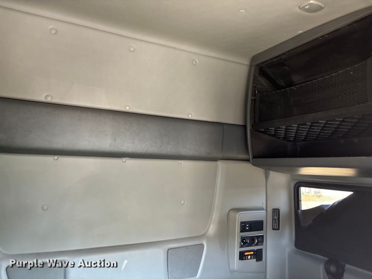 image for item EC3904 2020 International LT625 semi truck