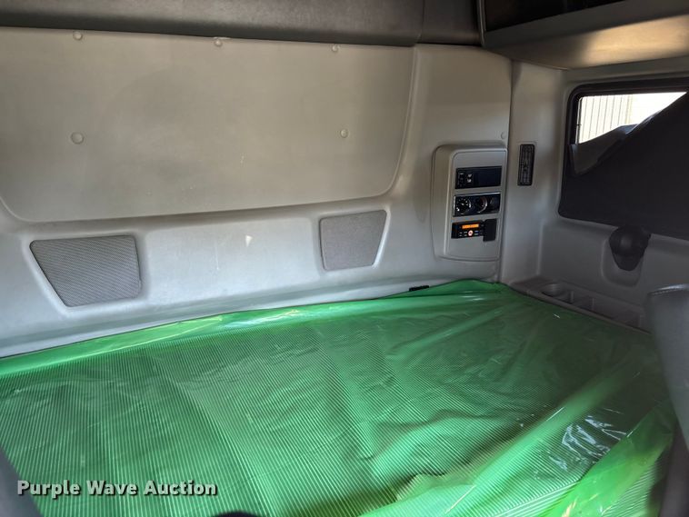 image for item EC3904 2020 International LT625 semi truck