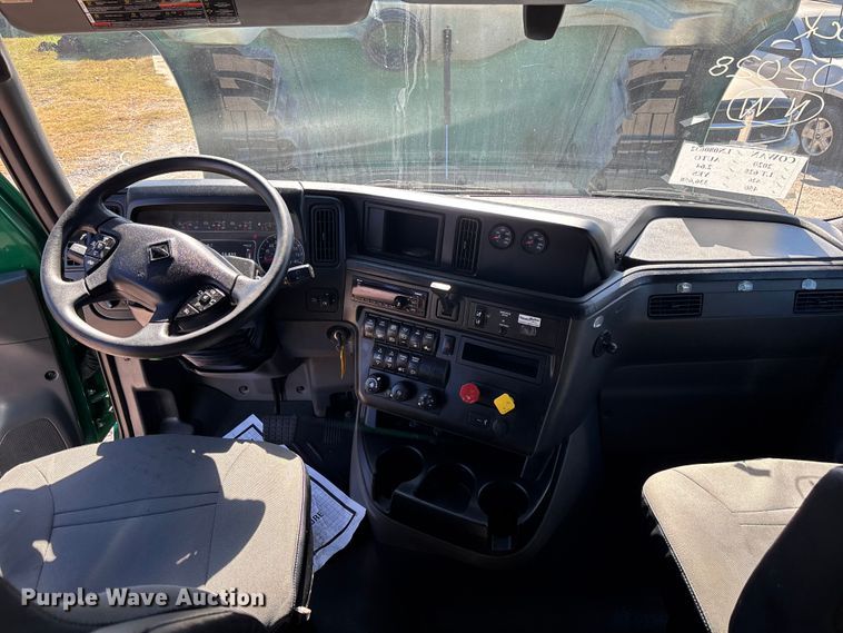 image for item EC3904 2020 International LT625 semi truck