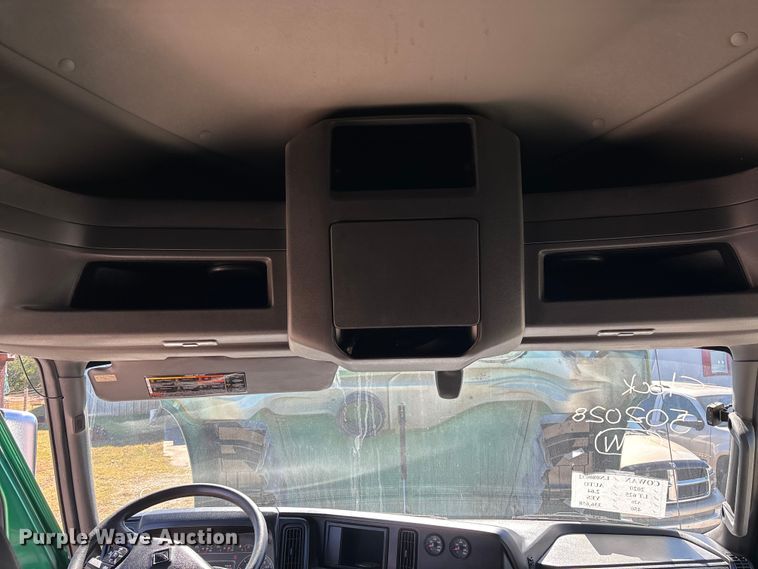 image for item EC3904 2020 International LT625 semi truck