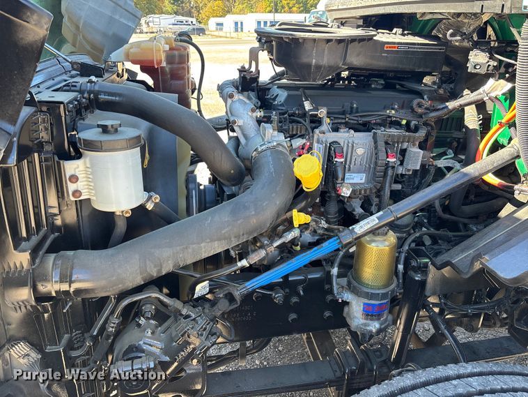 image for item EC3904 2020 International LT625 semi truck