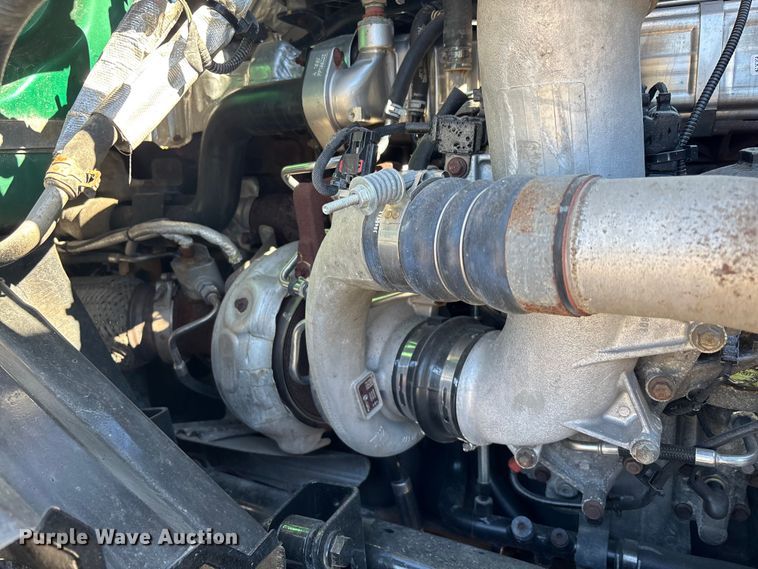 image for item EC3904 2020 International LT625 semi truck