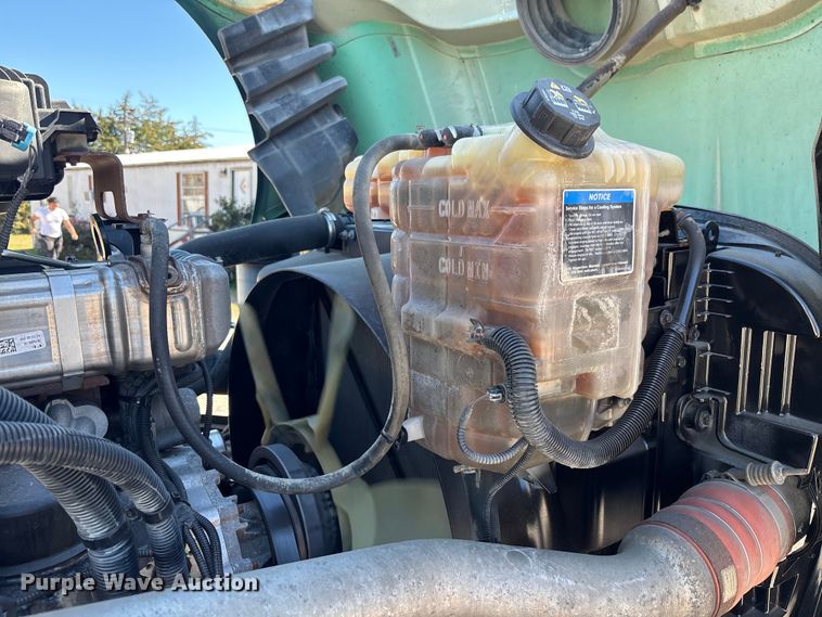 image for item EC3904 2020 International LT625 semi truck