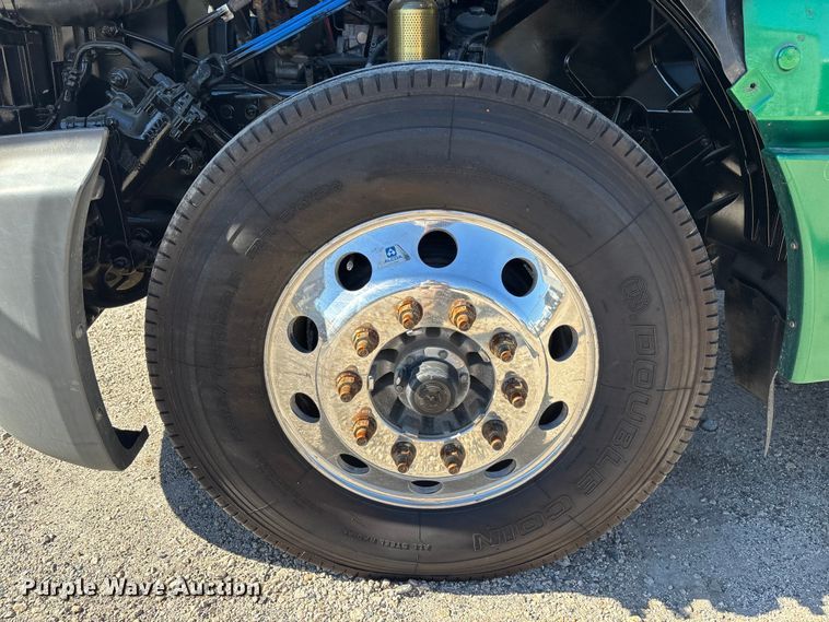 image for item EC3904 2020 International LT625 semi truck