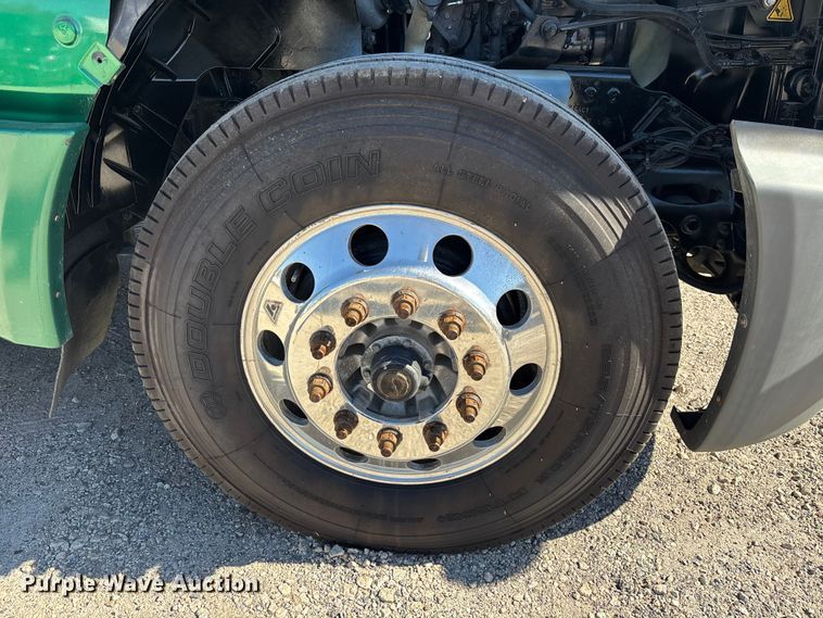 image for item EC3904 2020 International LT625 semi truck