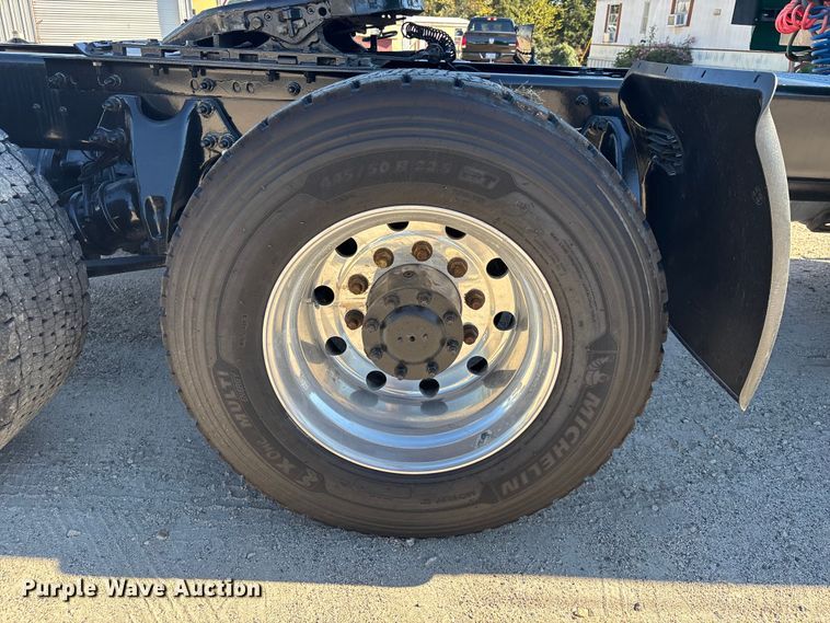 image for item EC3904 2020 International LT625 semi truck