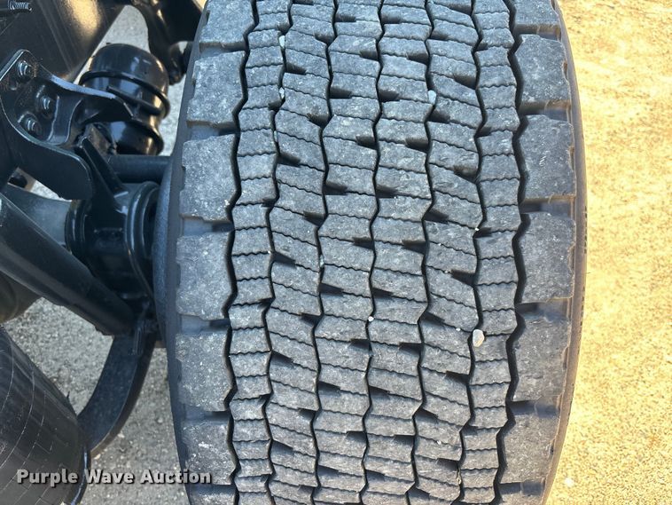 image for item EC3904 2020 International LT625 semi truck