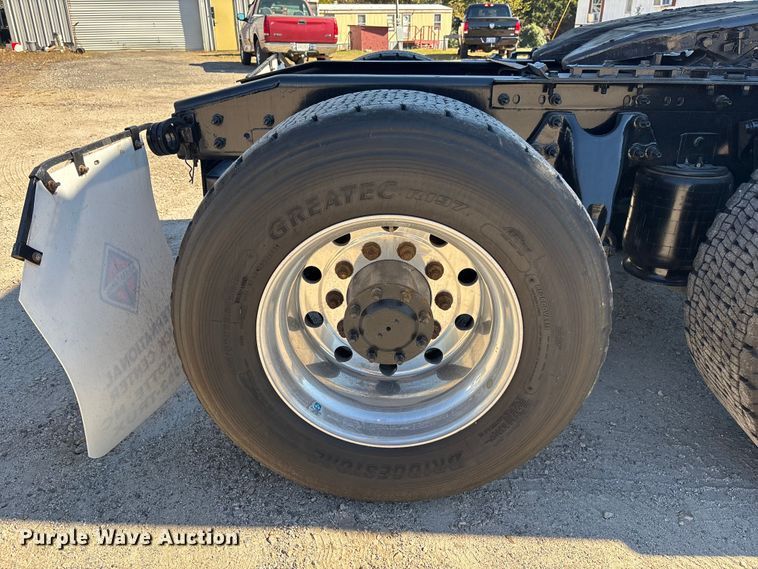 image for item EC3904 2020 International LT625 semi truck