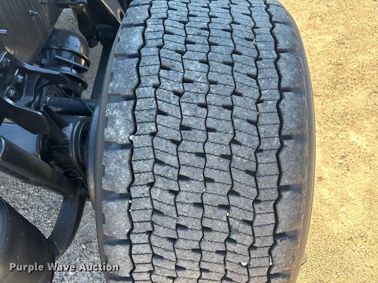 image for item EC3904 2020 International LT625 semi truck