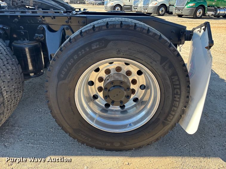 image for item EC3904 2020 International LT625 semi truck