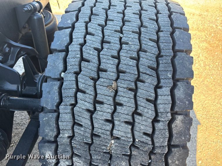 image for item EC3904 2020 International LT625 semi truck