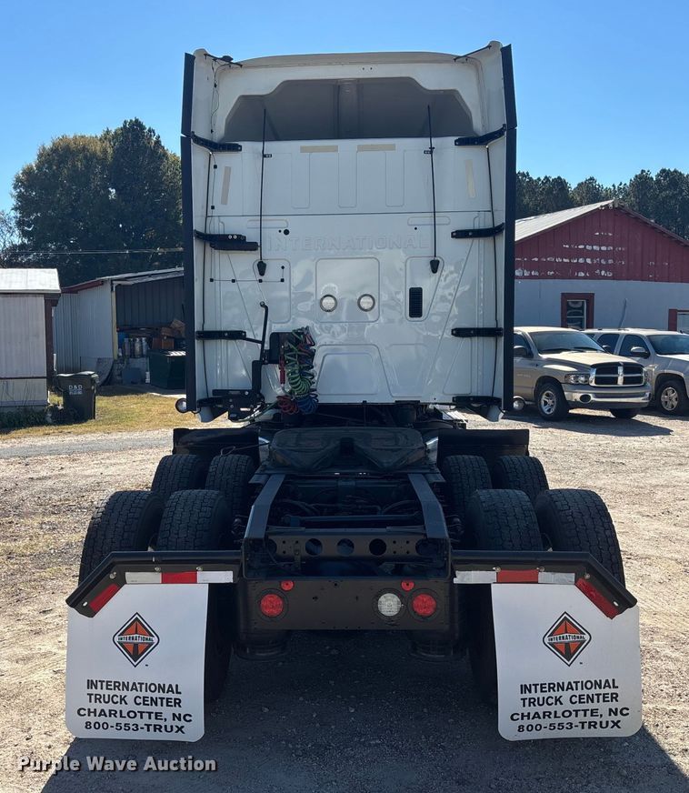 image for item EC3905 2020 International LT625 semi truck