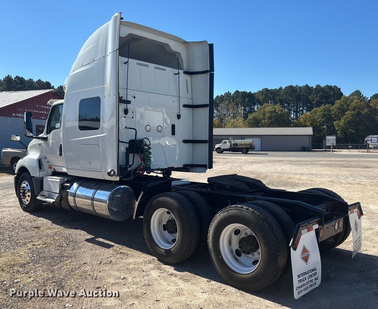 image for item EC3905 2020 International LT625 semi truck