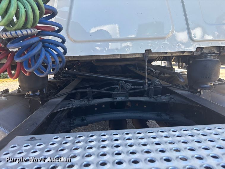 image for item EC3905 2020 International LT625 semi truck