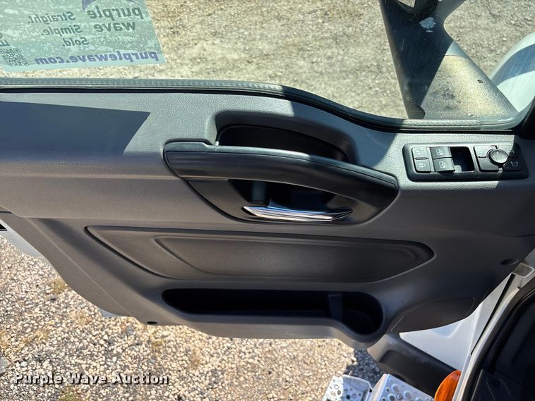 image for item EC3905 2020 International LT625 semi truck