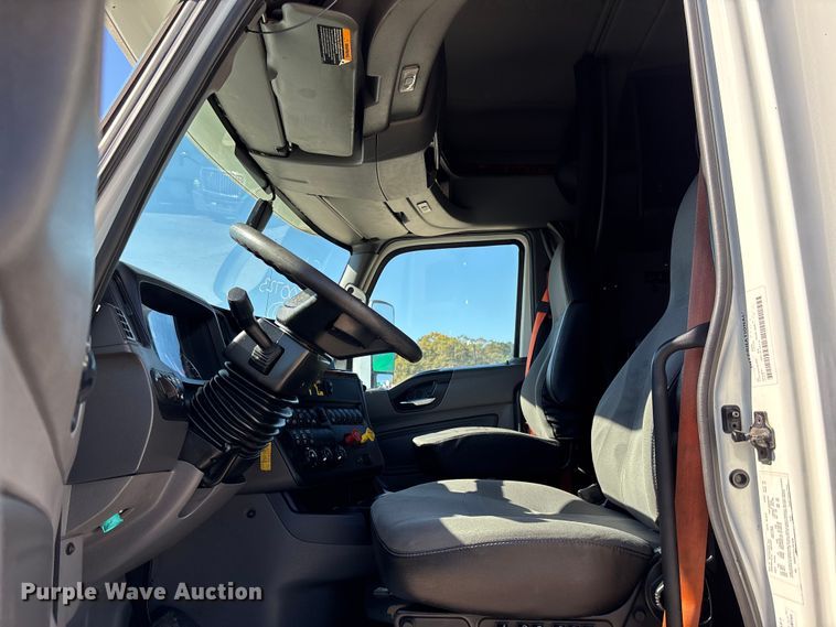 image for item EC3905 2020 International LT625 semi truck