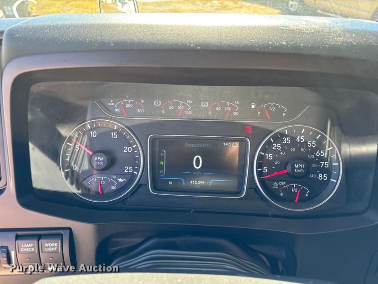 image for item EC3905 2020 International LT625 semi truck