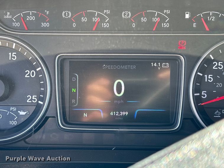 image for item EC3905 2020 International LT625 semi truck