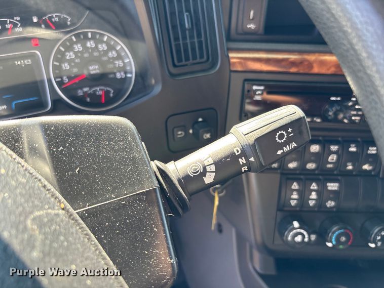 image for item EC3905 2020 International LT625 semi truck