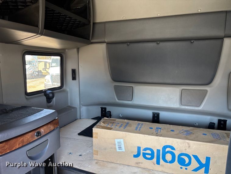 image for item EC3905 2020 International LT625 semi truck