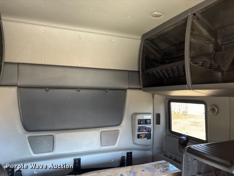 image for item EC3905 2020 International LT625 semi truck